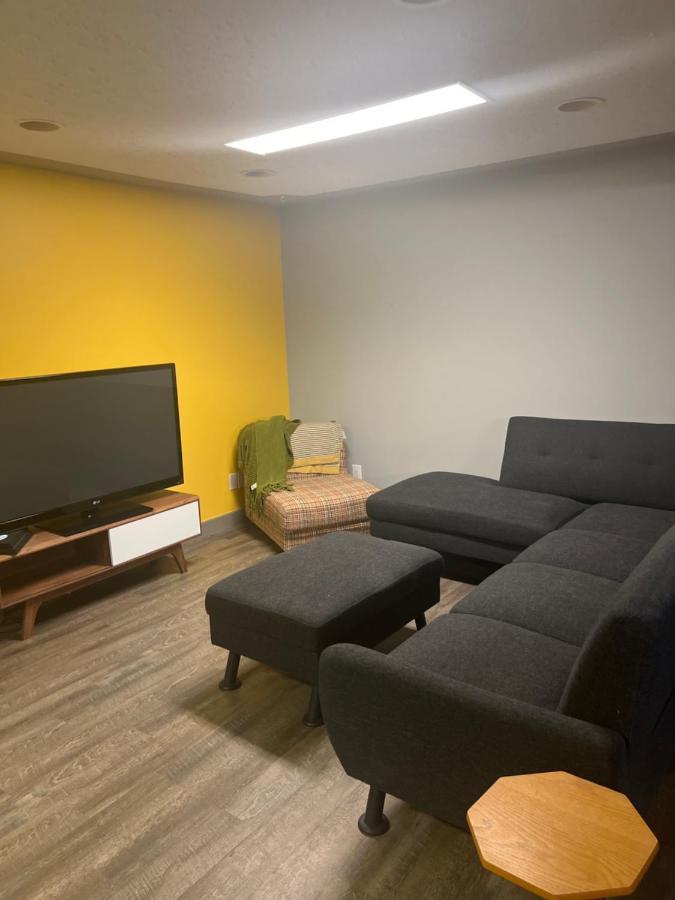 Spacious Room & Living Area In Nw! Κάλγκαρι Εξωτερικό φωτογραφία